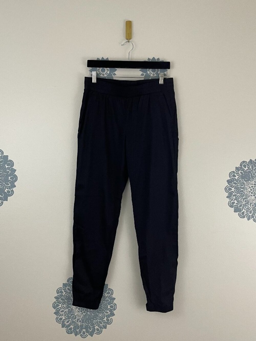 Lilly Pulitzer Rici Stretch Jogger Pull On Pants in Noir Black Size Medium